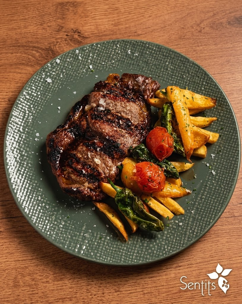 Entrecot del país a la brasa, papas fritas y tomatitos aliñados