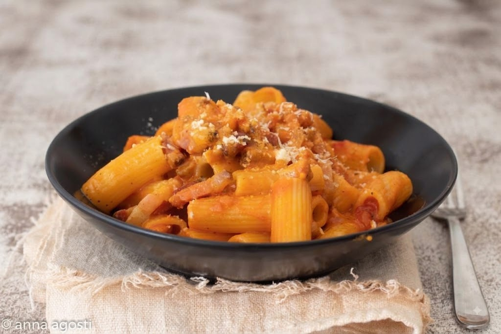 Rigatoni con guanciale y calabaza